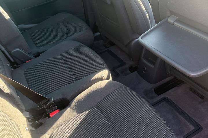Orange Peugeot 5008 fra 2016