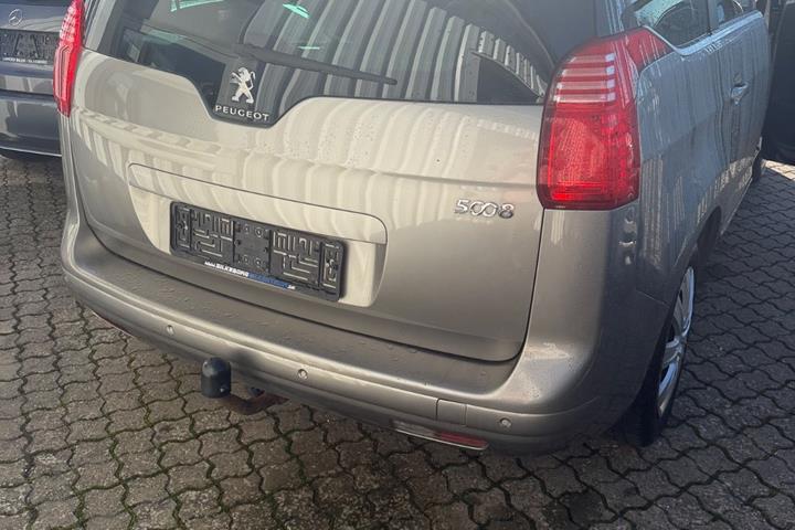 Orange Peugeot 5008 fra 2016