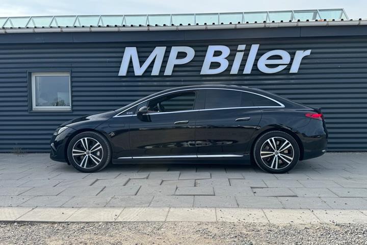 Sort Mercedes EQE300 fra 2024