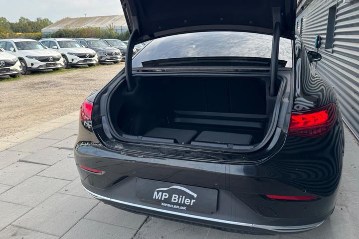 Sort Mercedes EQE300 fra 2024