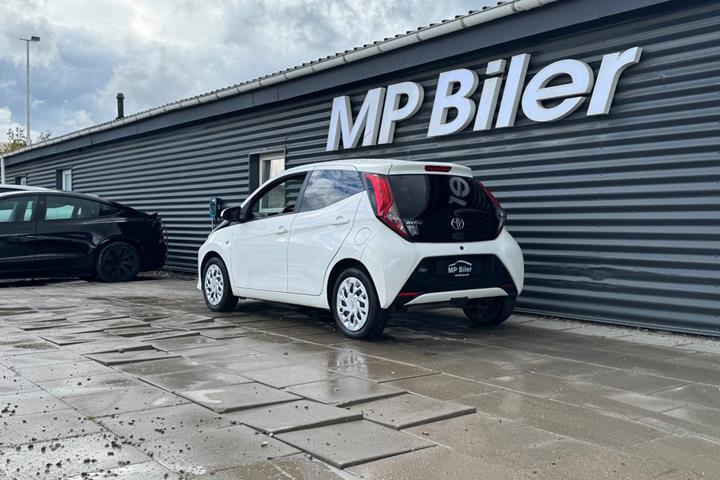 Hvid Toyota Aygo fra 2019