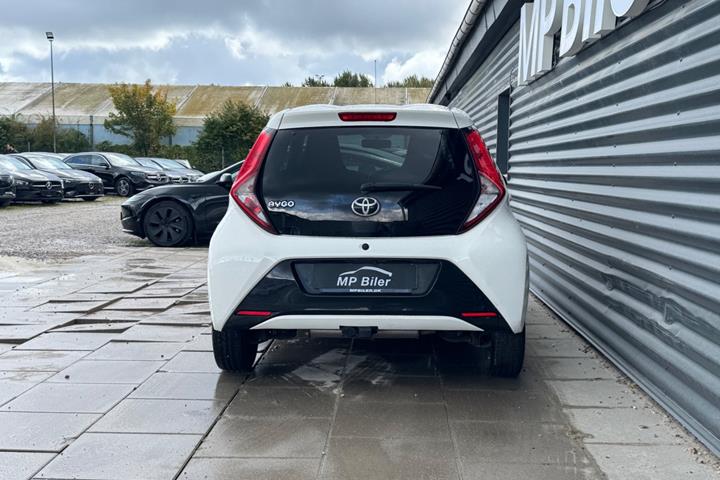 Hvid Toyota Aygo fra 2019