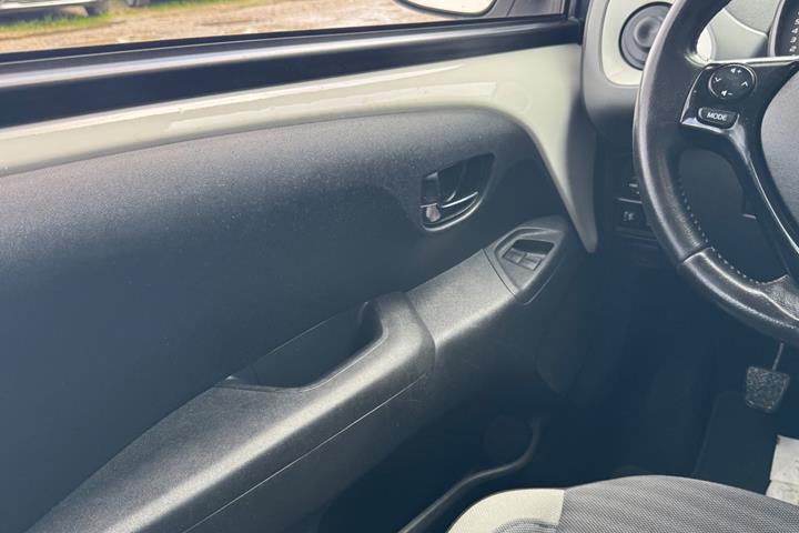 Hvid Toyota Aygo fra 2019