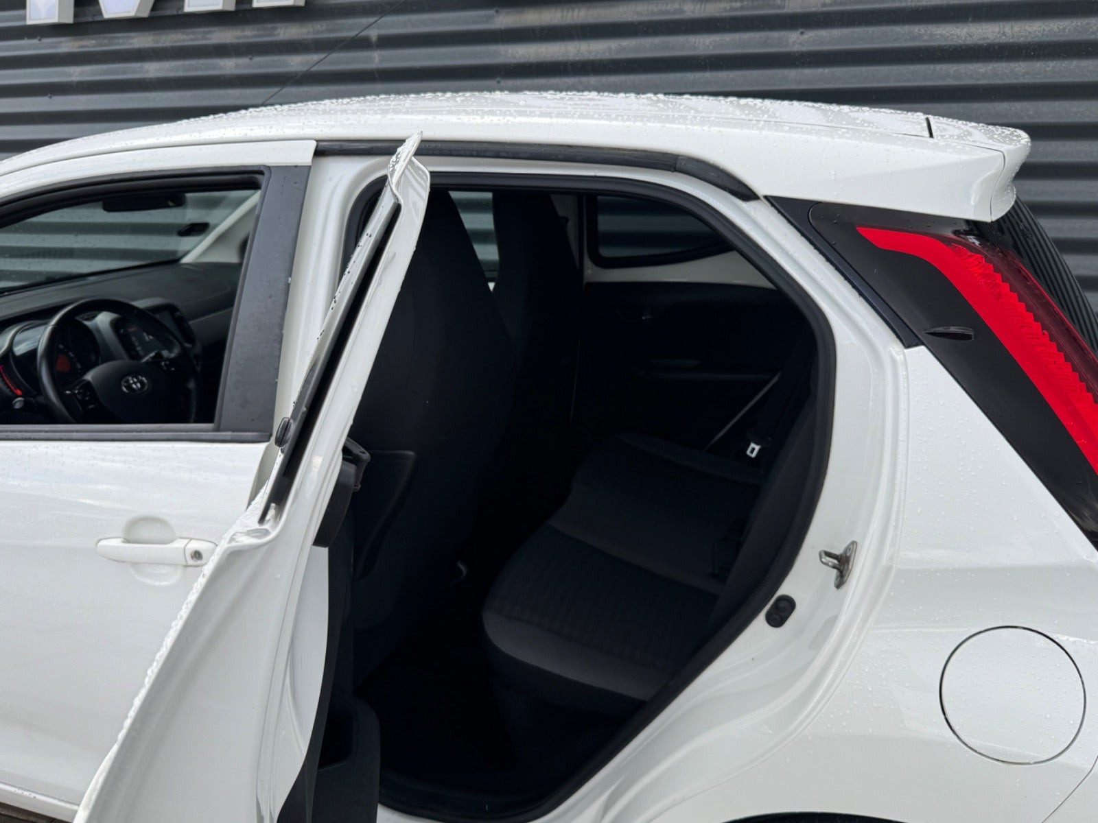 Hvid Toyota Aygo fra 2019
