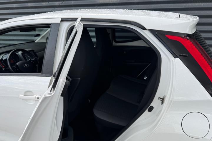 Hvid Toyota Aygo fra 2019