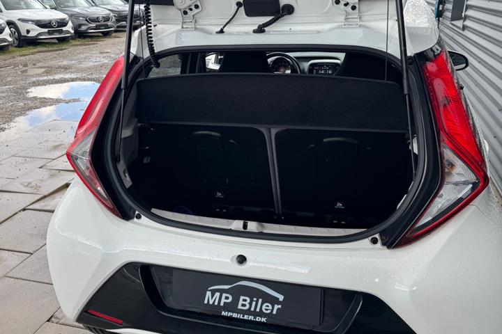 Hvid Toyota Aygo fra 2019