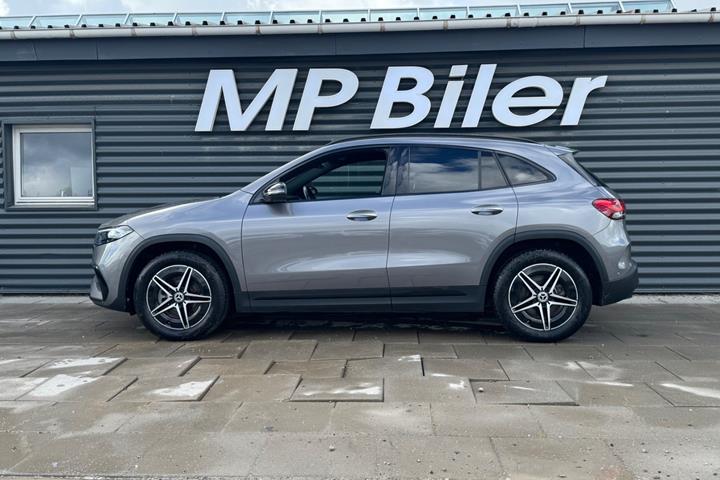 Grå Mercedes EQA300 fra 2024