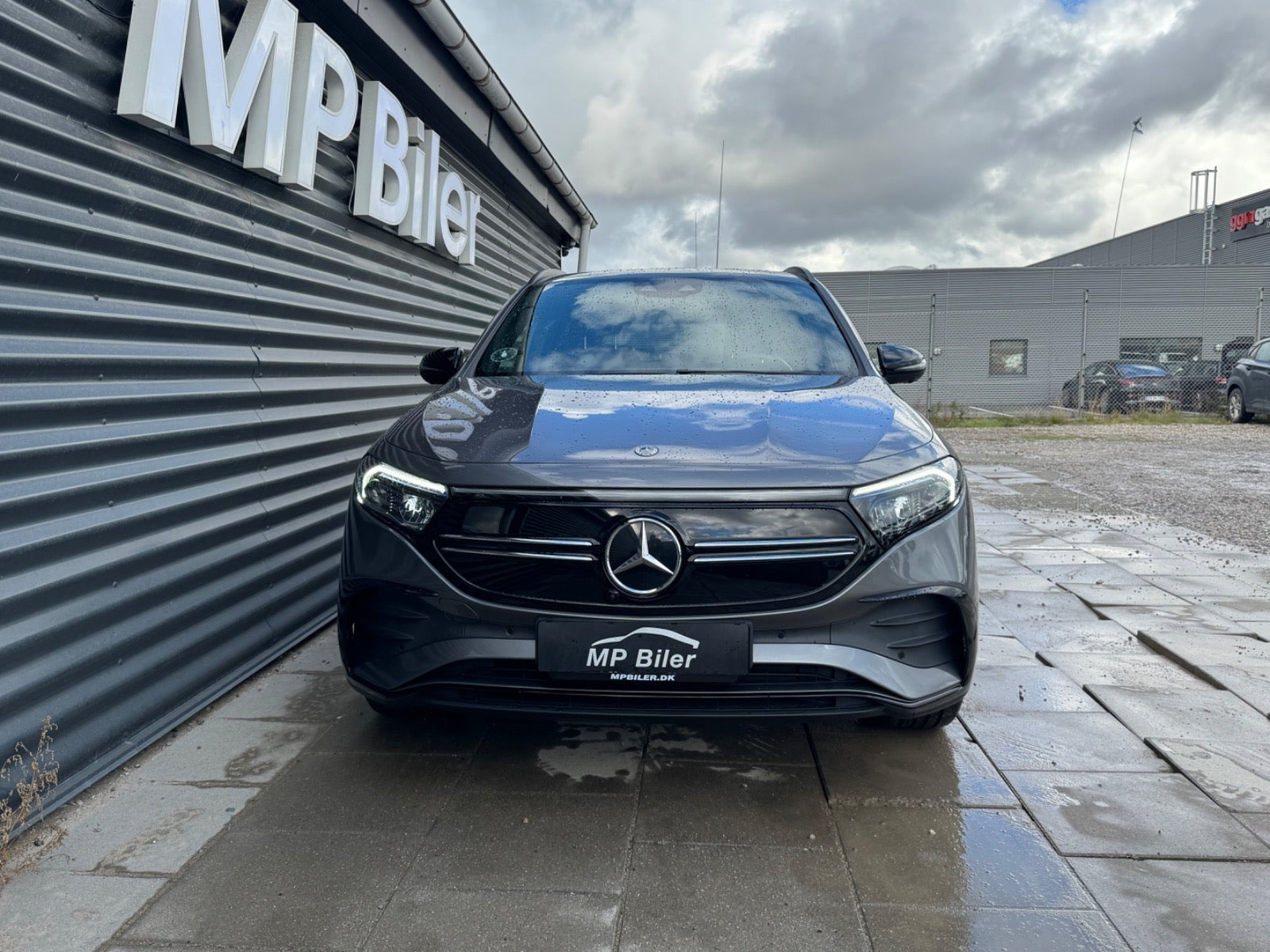 Grå Mercedes EQA300 fra 2024