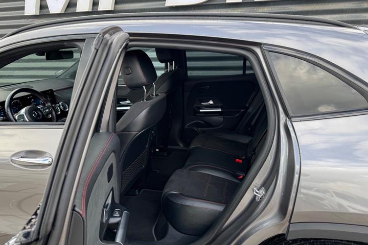 Grå Mercedes EQA300 fra 2024
