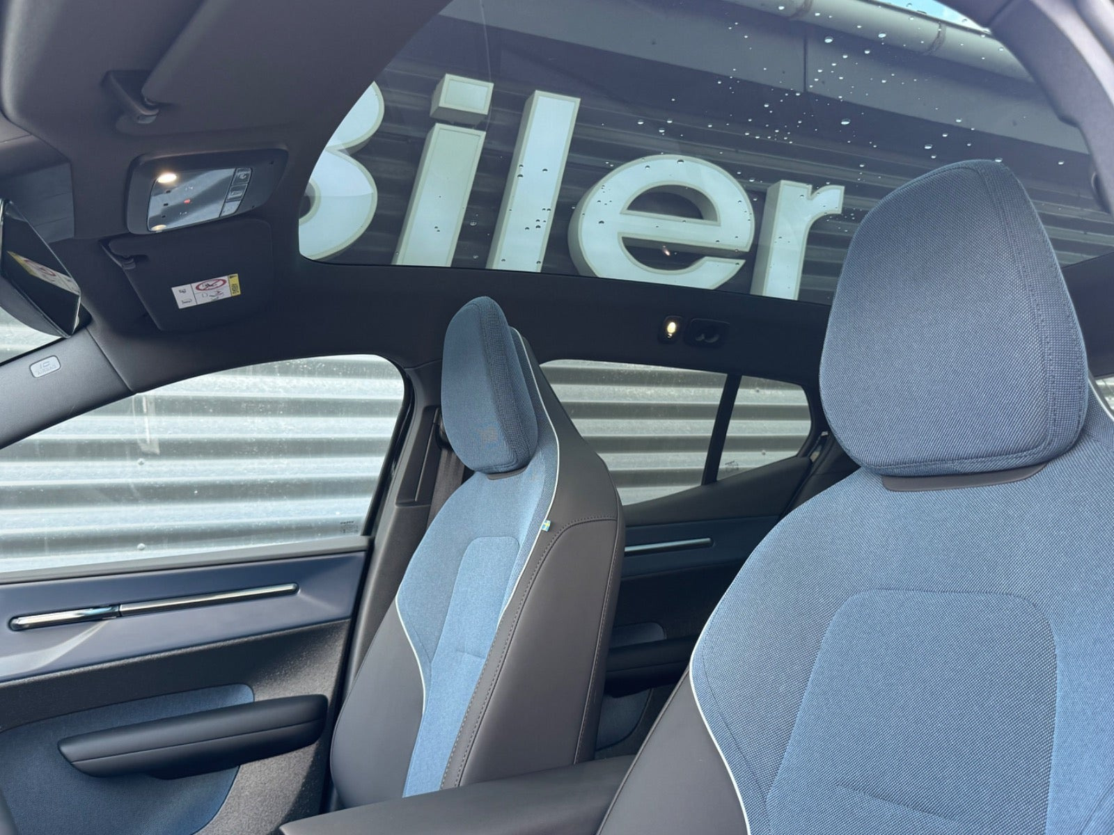 Sort Volvo EX30 fra 2026