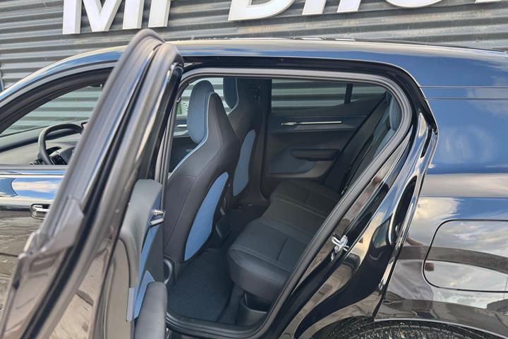 Sort Volvo EX30 fra 2026