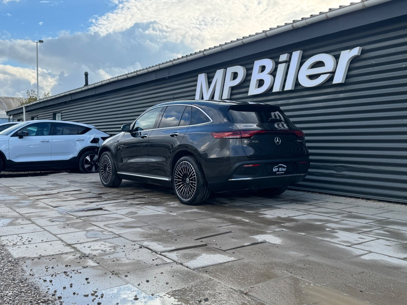 Grå Mercedes EQC400 fra 2023