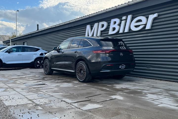 Grå Mercedes EQC400 fra 2023