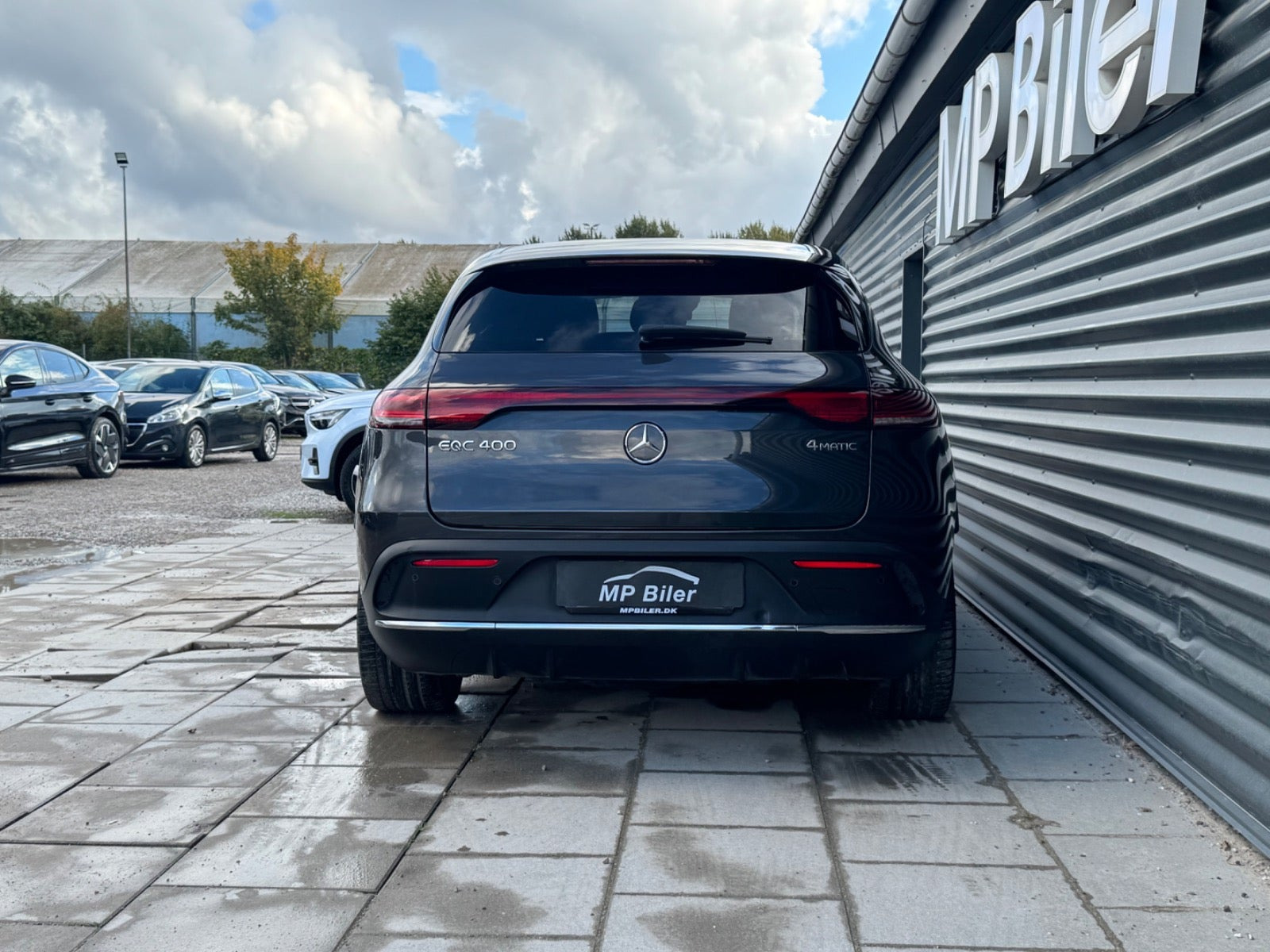 Grå Mercedes EQC400 fra 2023