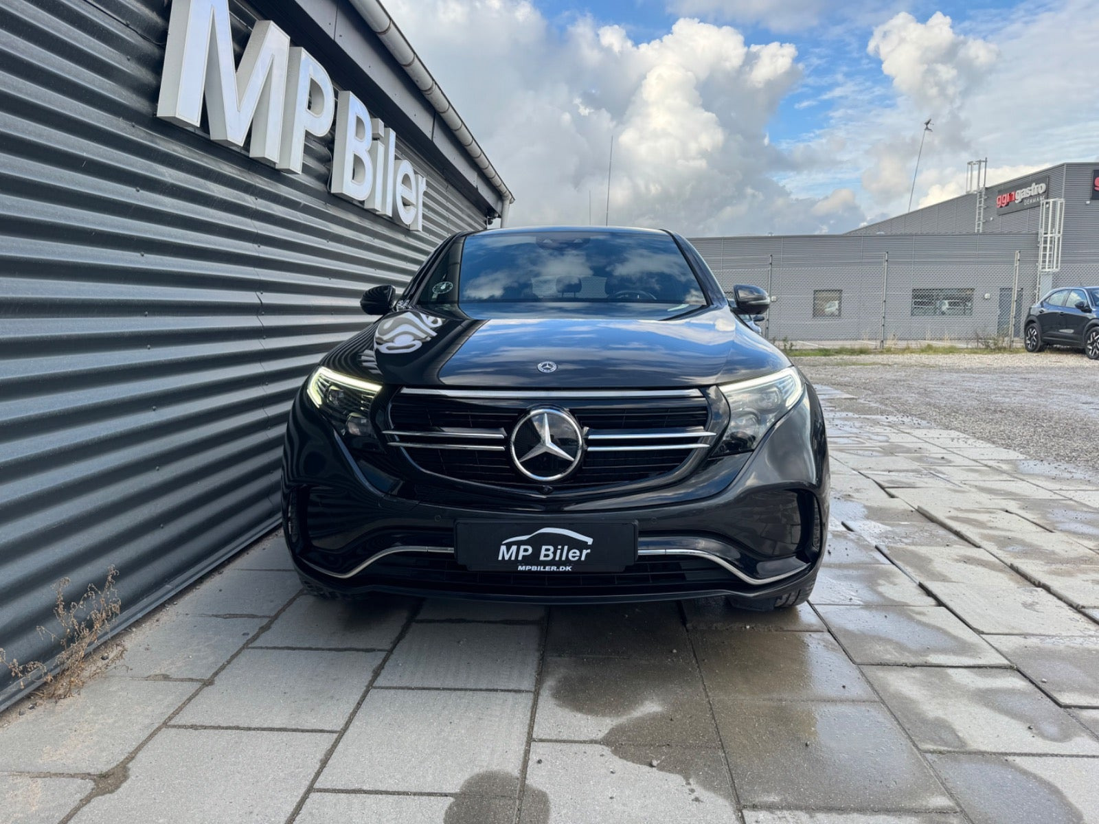 Grå Mercedes EQC400 fra 2023