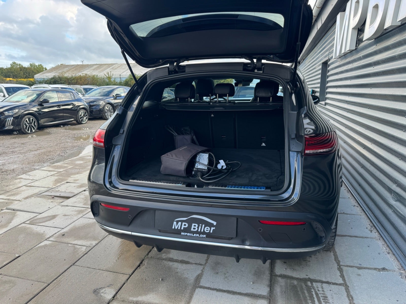Grå Mercedes EQC400 fra 2023