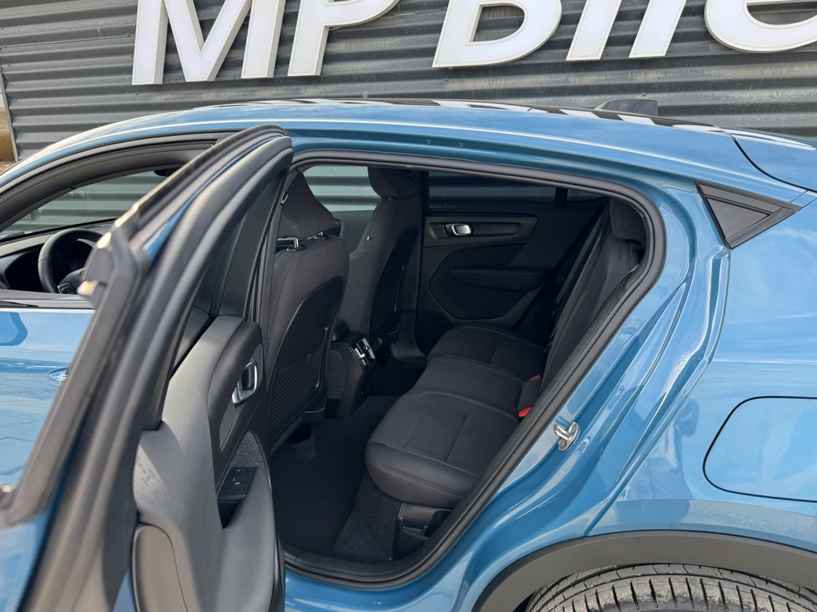 Blå Volvo C40 fra 2022