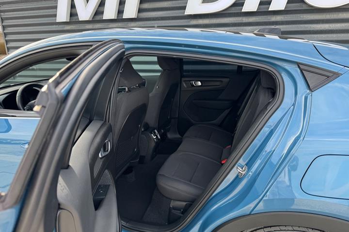 Blå Volvo C40 fra 2022