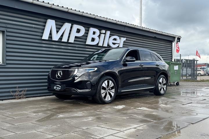 Grøn Mercedes EQC400 fra 2023 set udefra