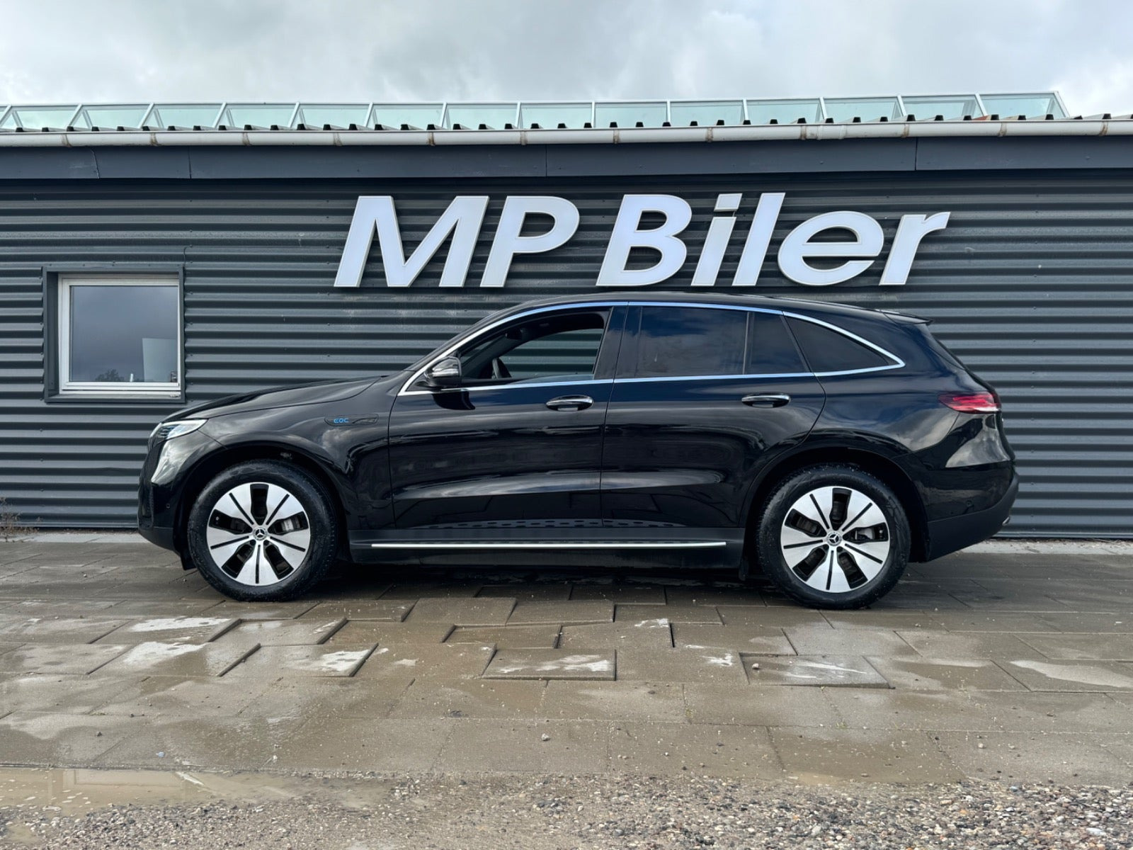 Grøn Mercedes EQC400 fra 2023