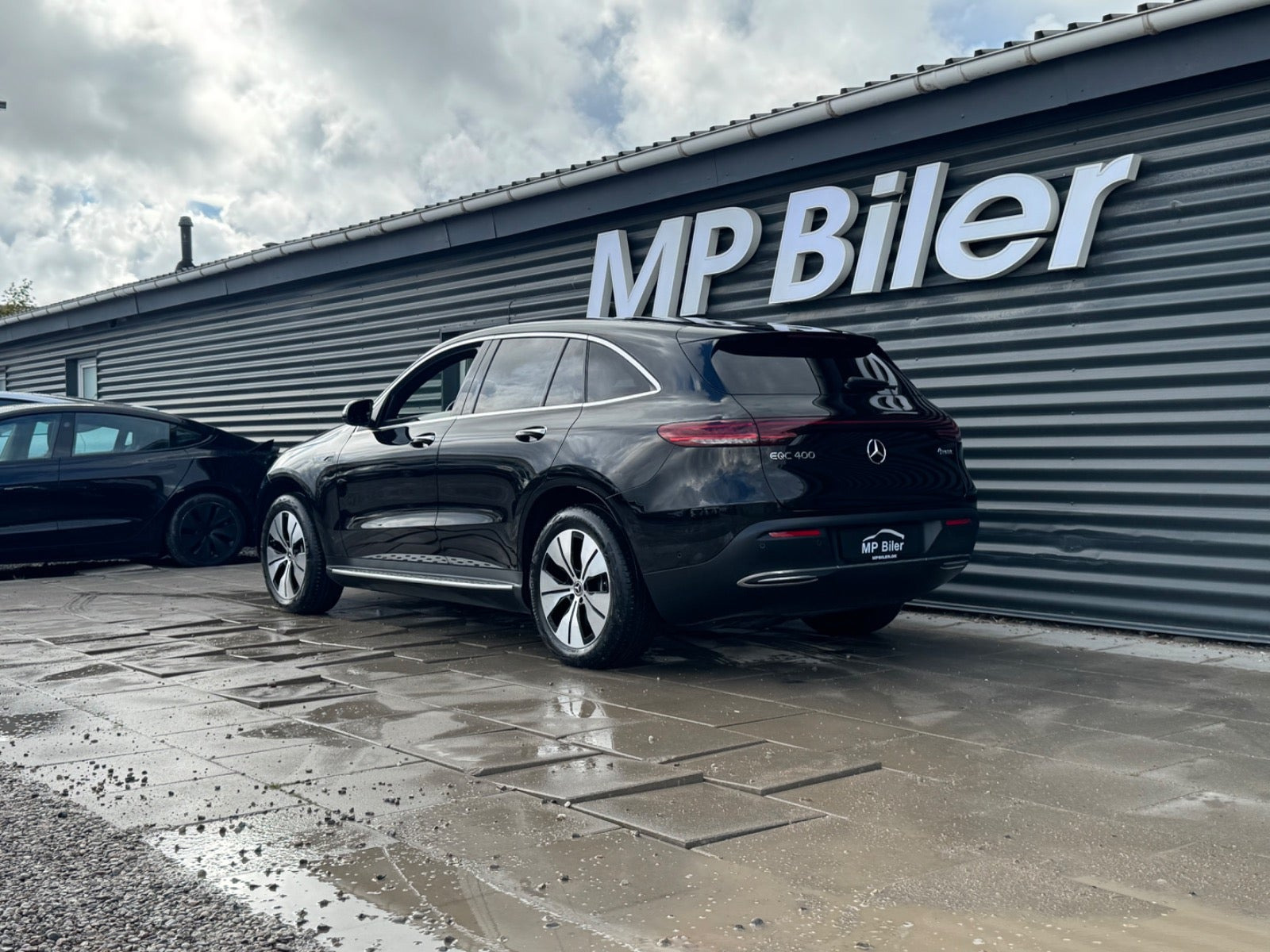 Grøn Mercedes EQC400 fra 2023