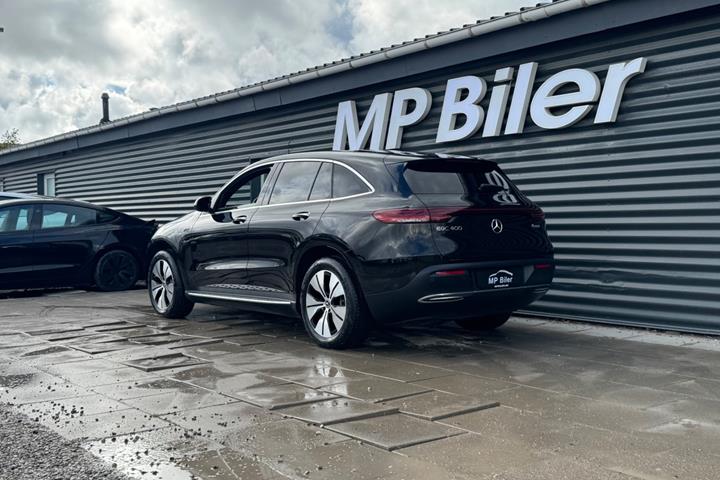 Grøn Mercedes EQC400 fra 2023