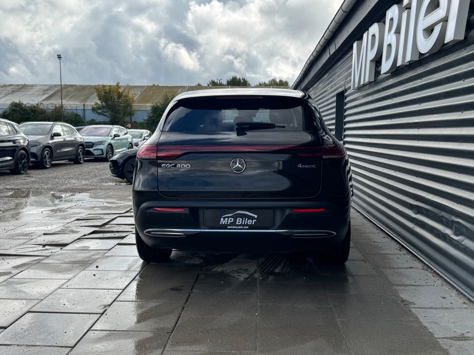 Grøn Mercedes EQC400 fra 2023