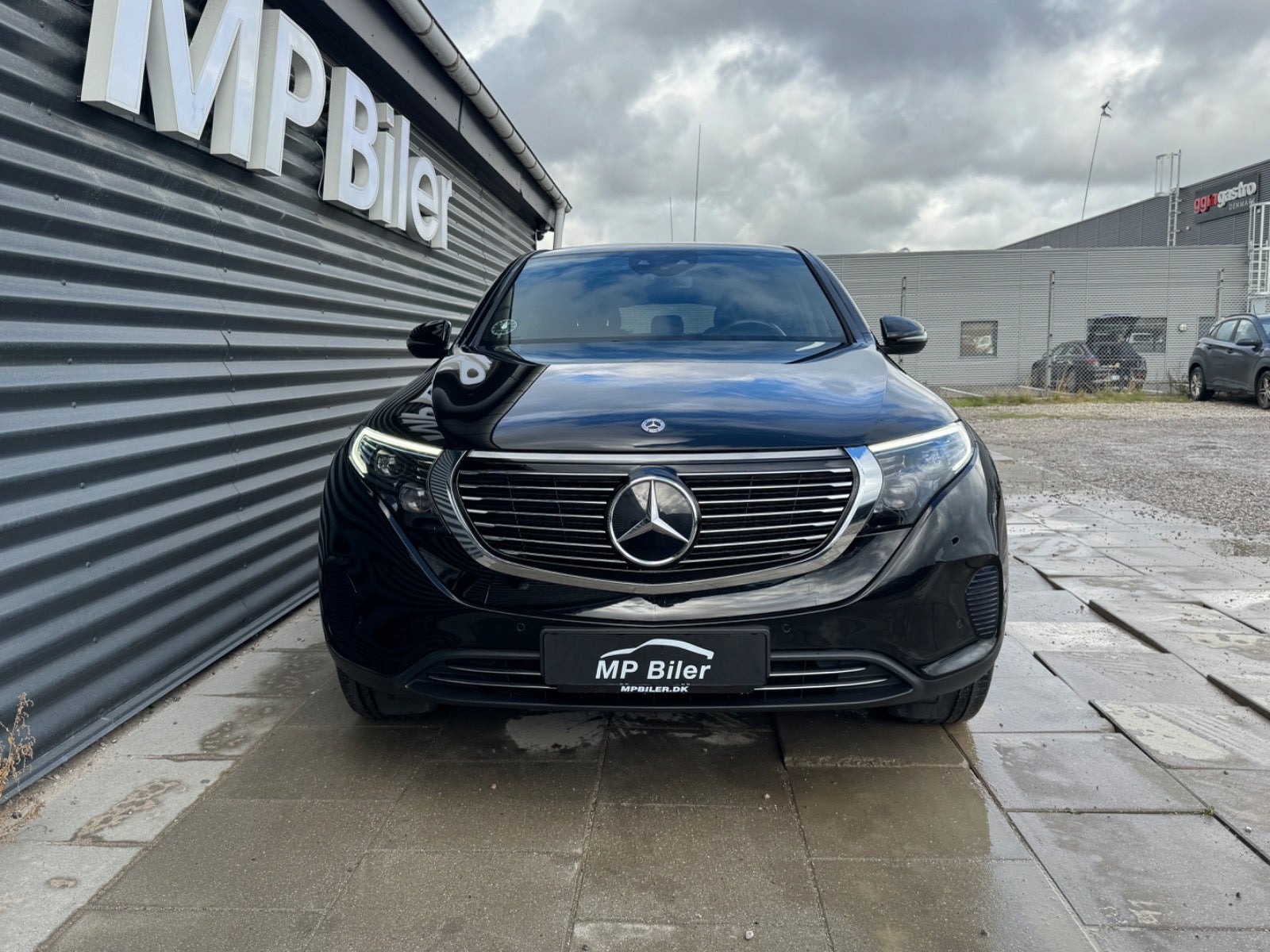Grøn Mercedes EQC400 fra 2023