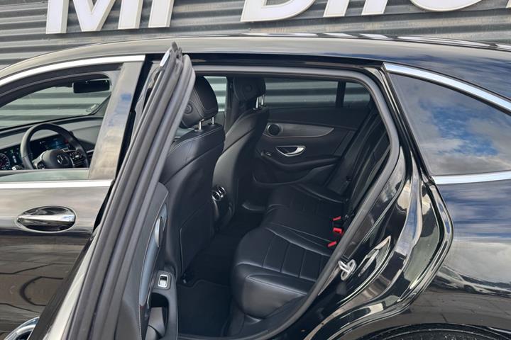 Grøn Mercedes EQC400 fra 2023