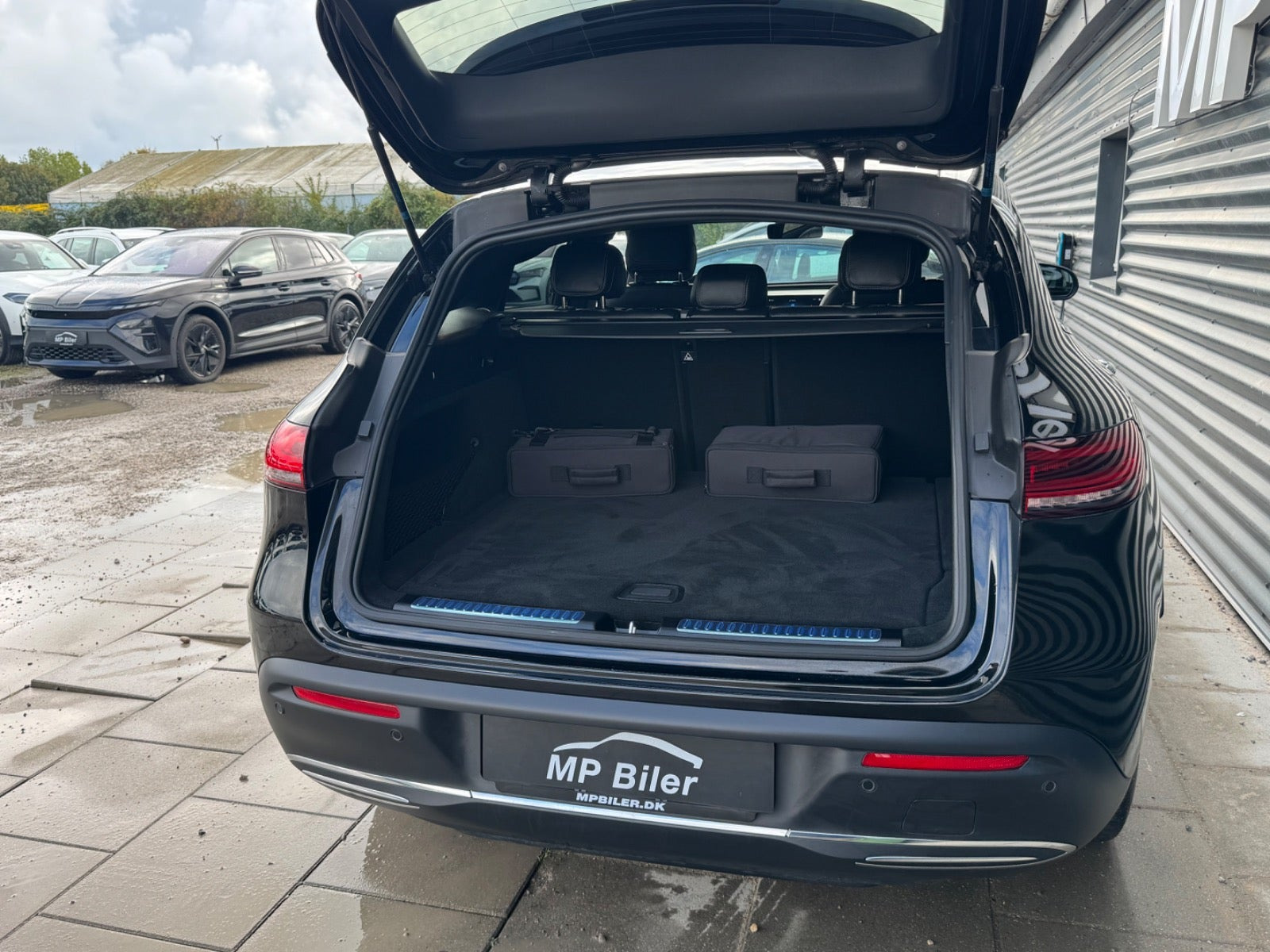 Grøn Mercedes EQC400 fra 2023