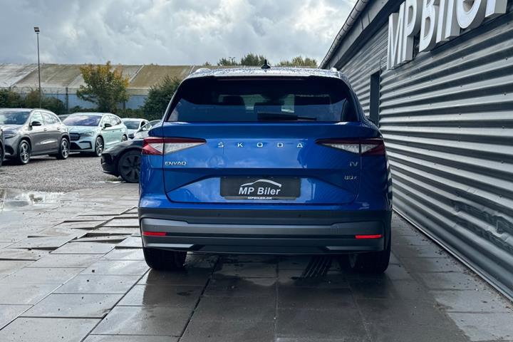 Blå Skoda Enyaq fra 2022