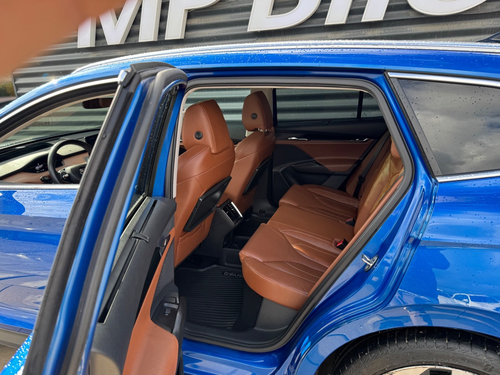 Blå Skoda Enyaq fra 2022