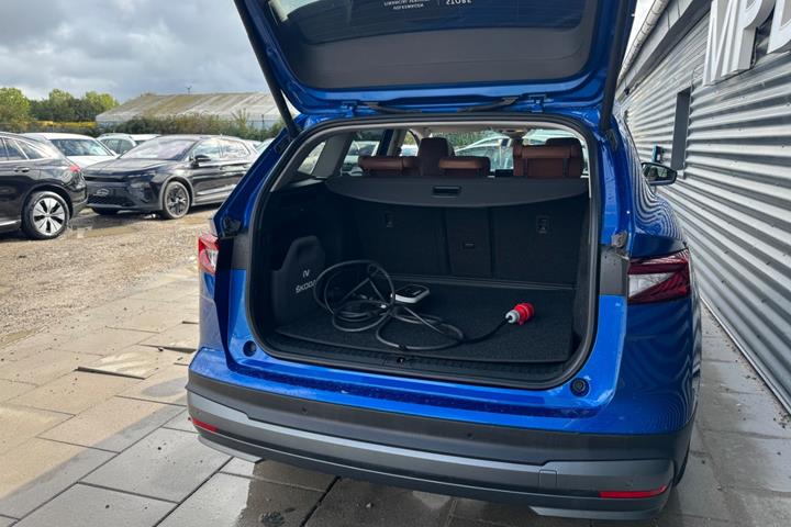 Blå Skoda Enyaq fra 2022