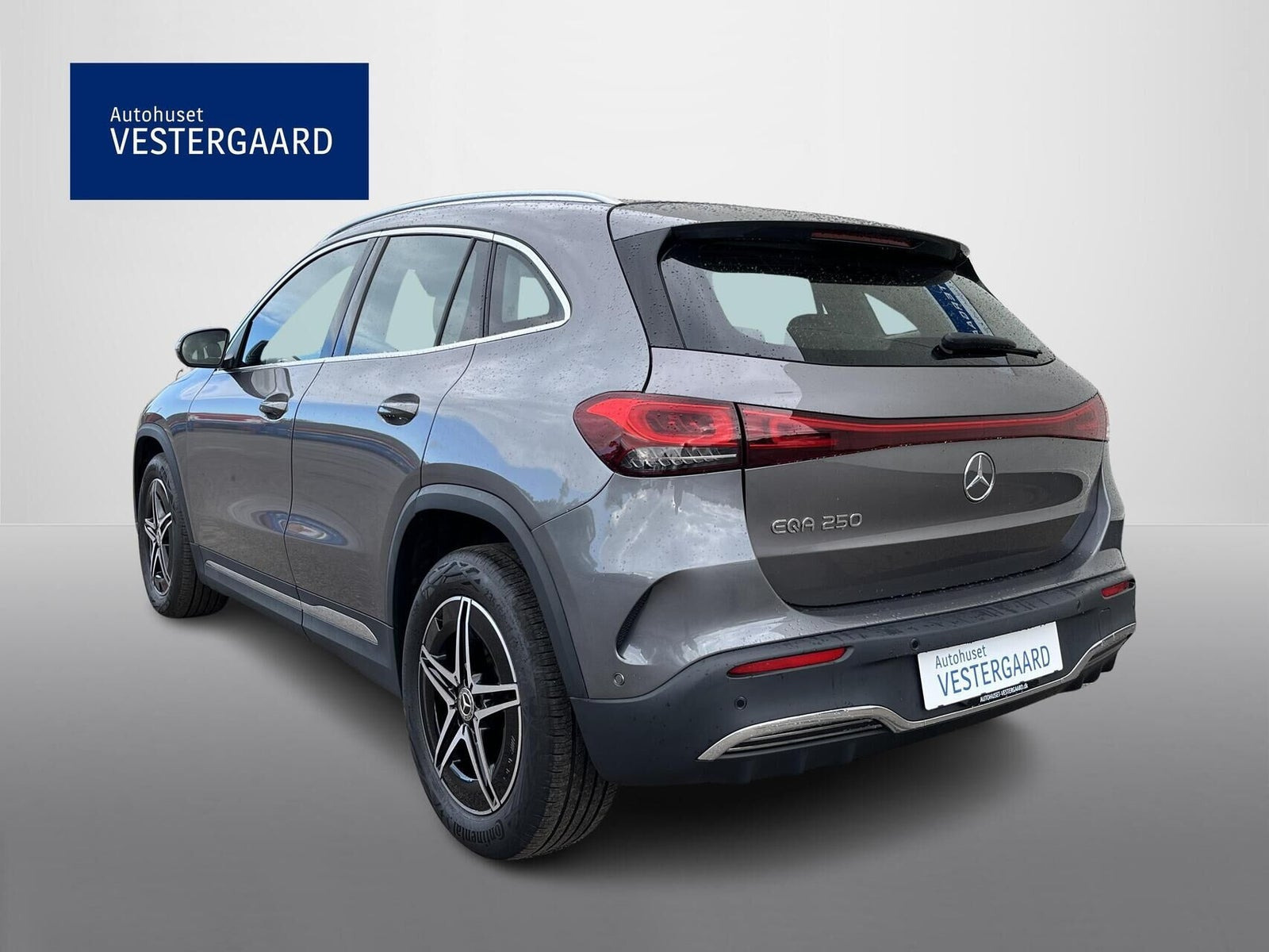 Grå Mercedes EQA250+ fra 2023