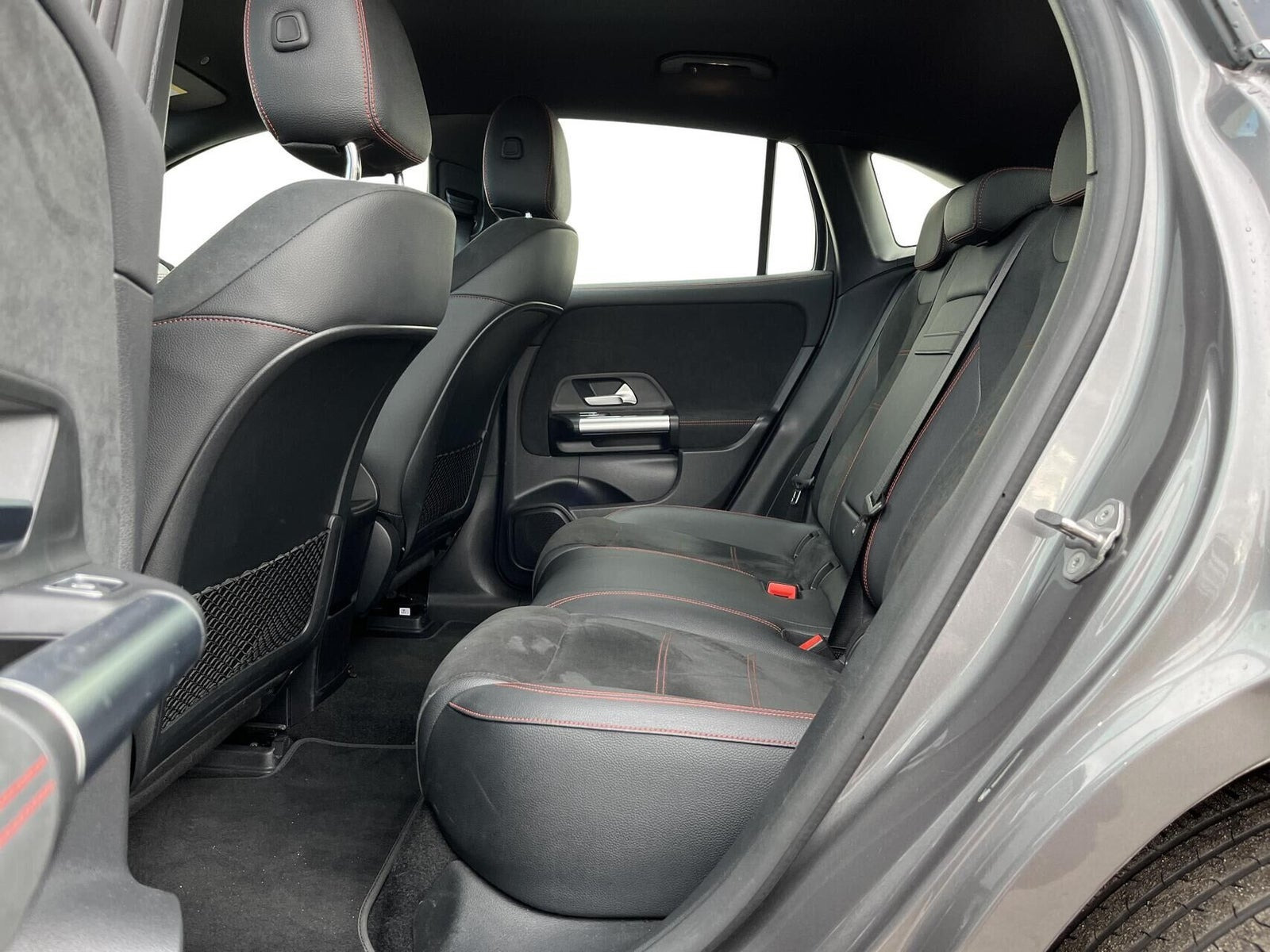 Grå Mercedes EQA250+ fra 2023