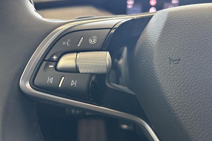 Grå Skoda Enyaq fra 2025