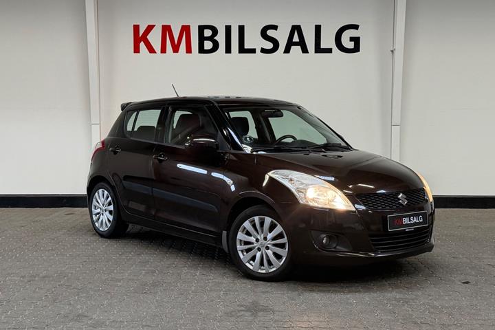 Brun Suzuki Swift fra 2012 set udefra