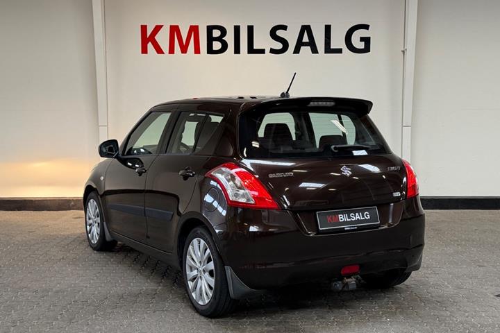 Brun Suzuki Swift fra 2012