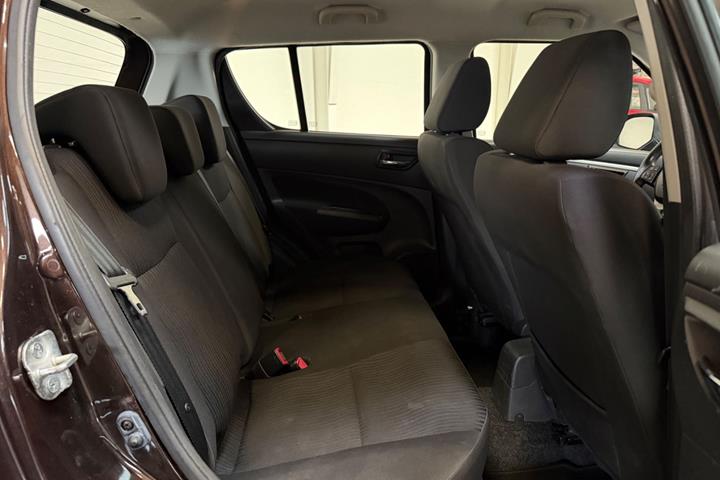 Brun Suzuki Swift fra 2012