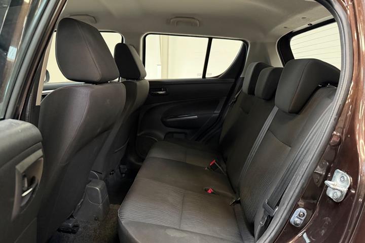 Brun Suzuki Swift fra 2012
