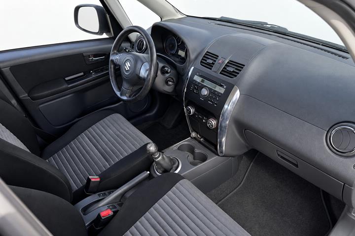Sort Suzuki SX4 fra 2011