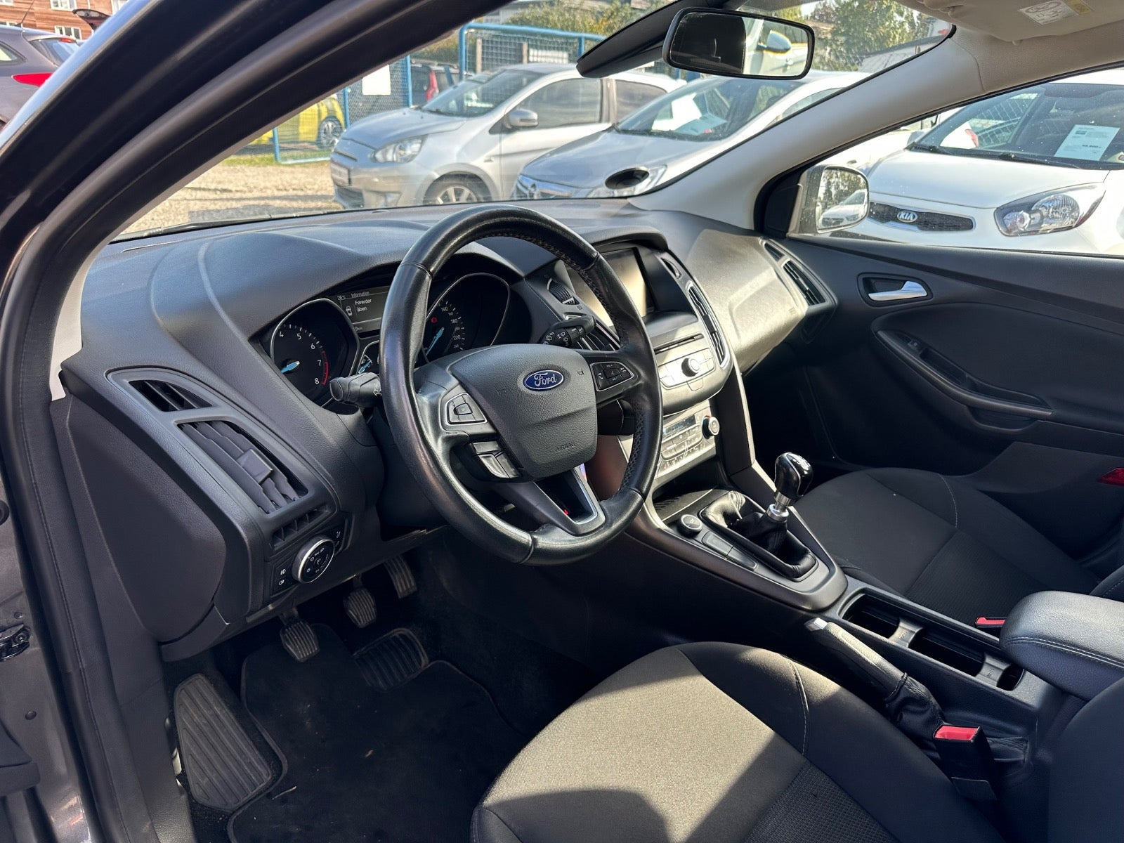 Grå Ford Focus fra 2015