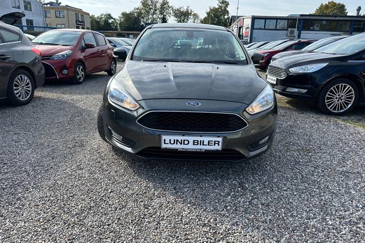 Grå Ford Focus fra 2015
