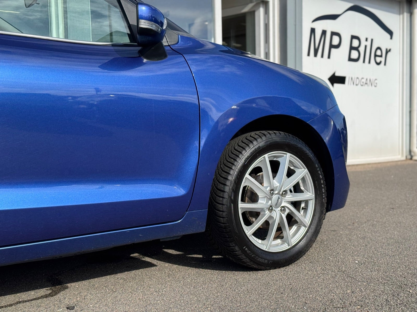 Blå Suzuki Baleno fra 2016