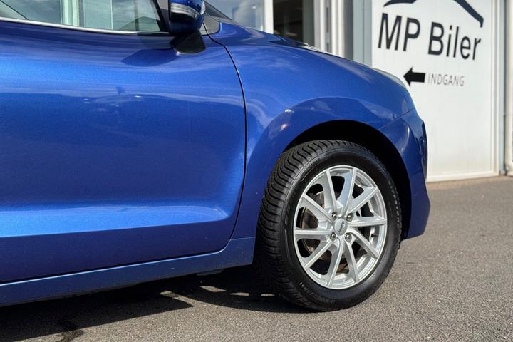 Blå Suzuki Baleno fra 2016