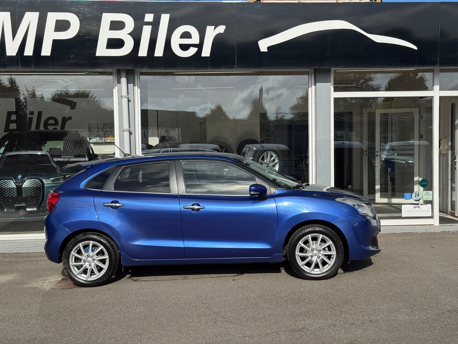 Blå Suzuki Baleno fra 2016