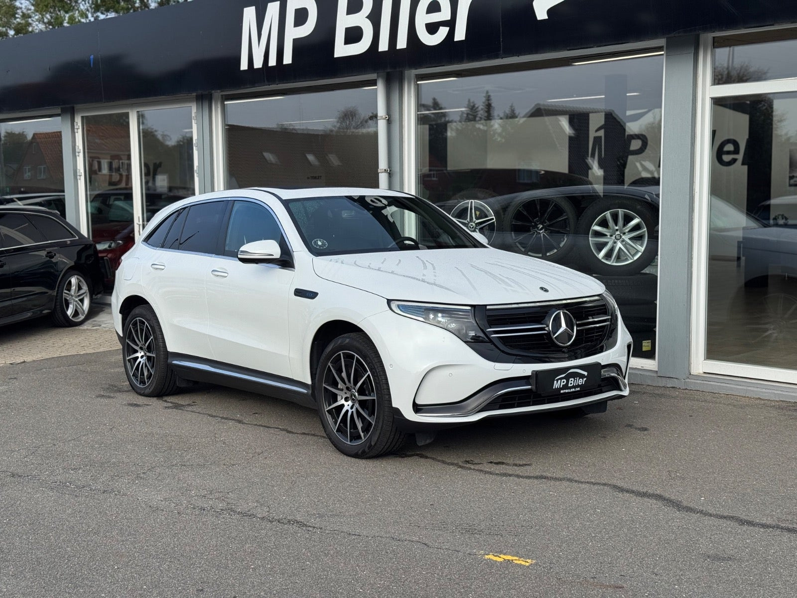 Hvid Mercedes EQC400 fra 2019