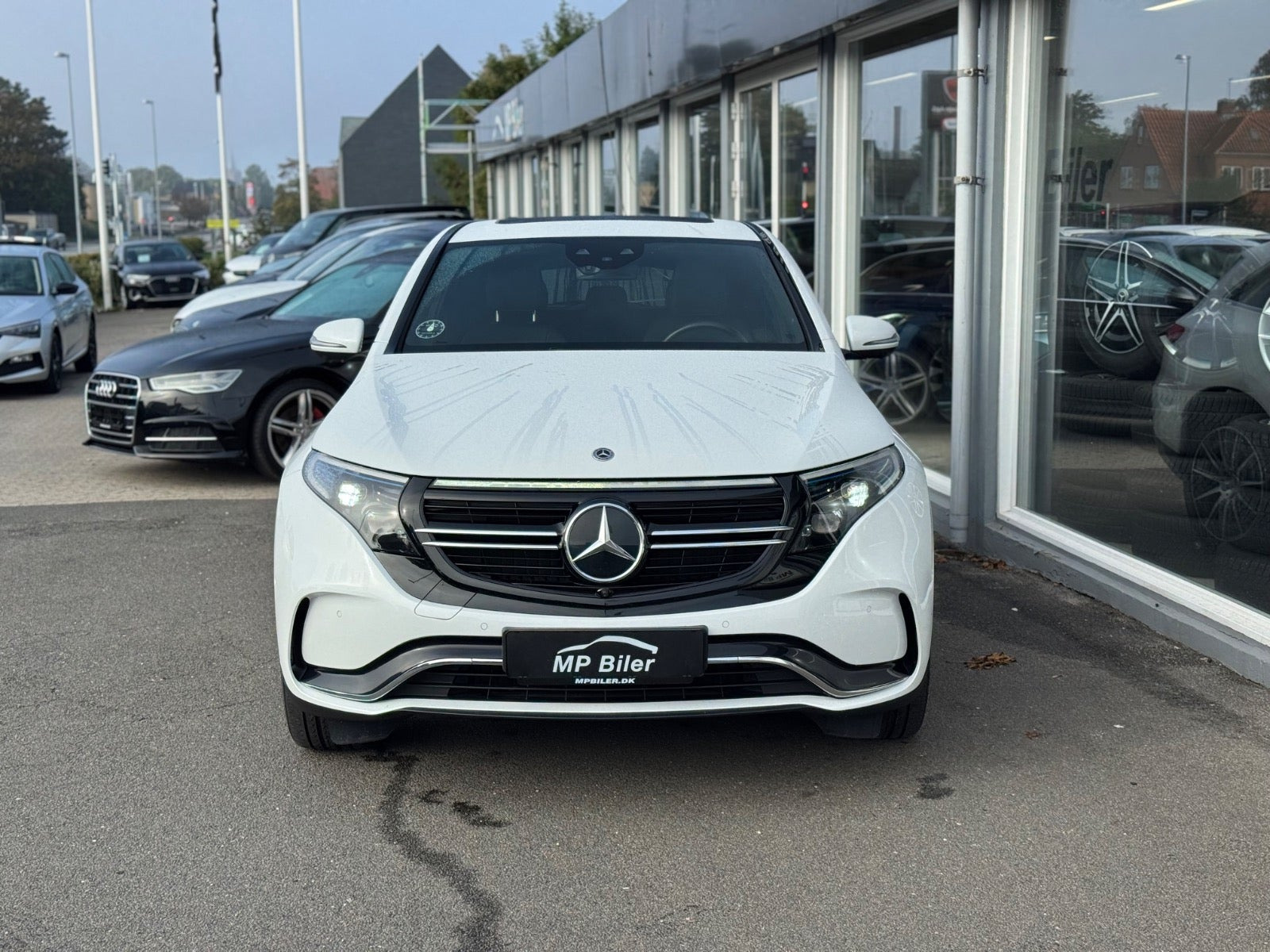 Hvid Mercedes EQC400 fra 2019