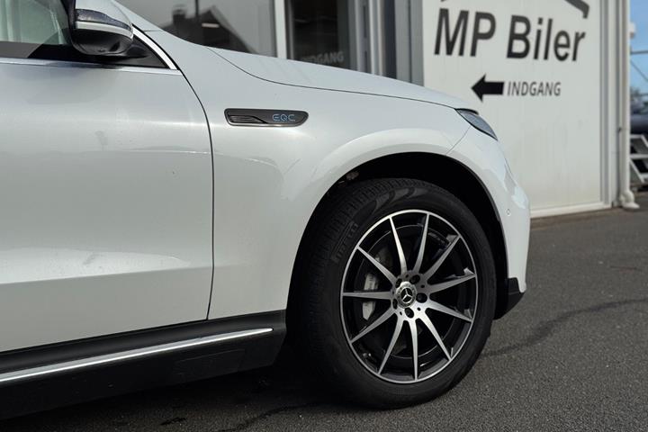 Hvid Mercedes EQC400 fra 2019