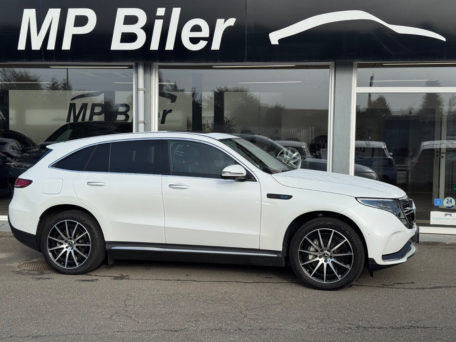 Hvid Mercedes EQC400 fra 2019